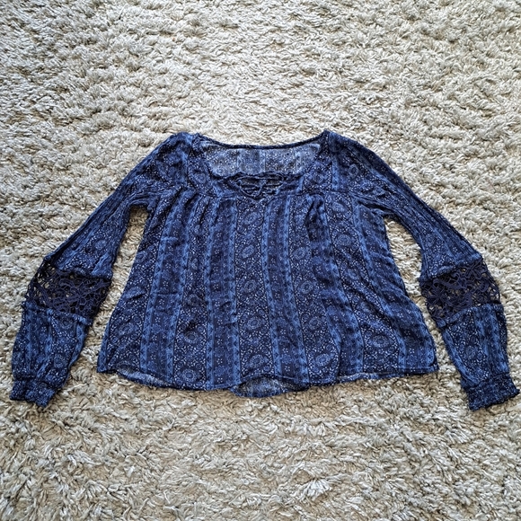 Hollister | Blue bohemian pattern with cut out lace sleeves - Picture 10 of 12
